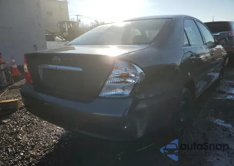 2004 Toyota Camry Le z USA, uszkodzony, nr VIN 4T1BE32K04U881822